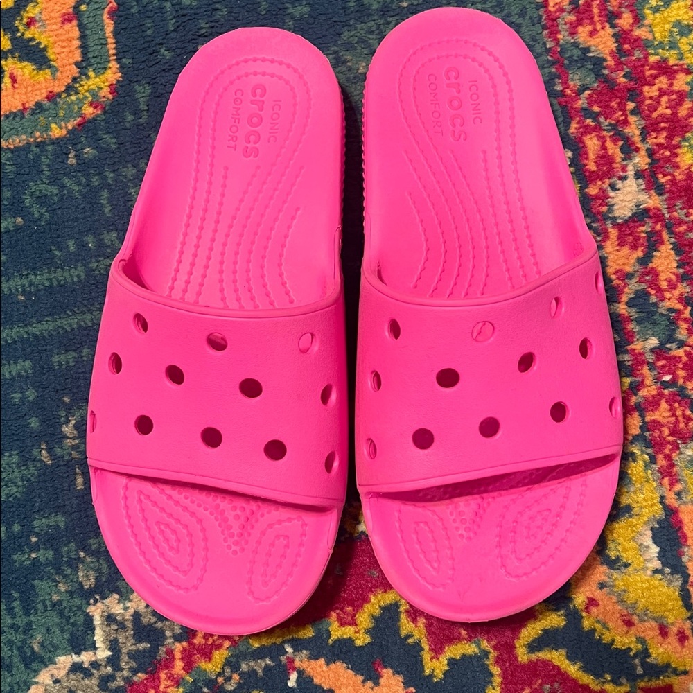 CROCS Neon Pink Slides woman’s size 7 men’s 5 - Picture 2 of 5